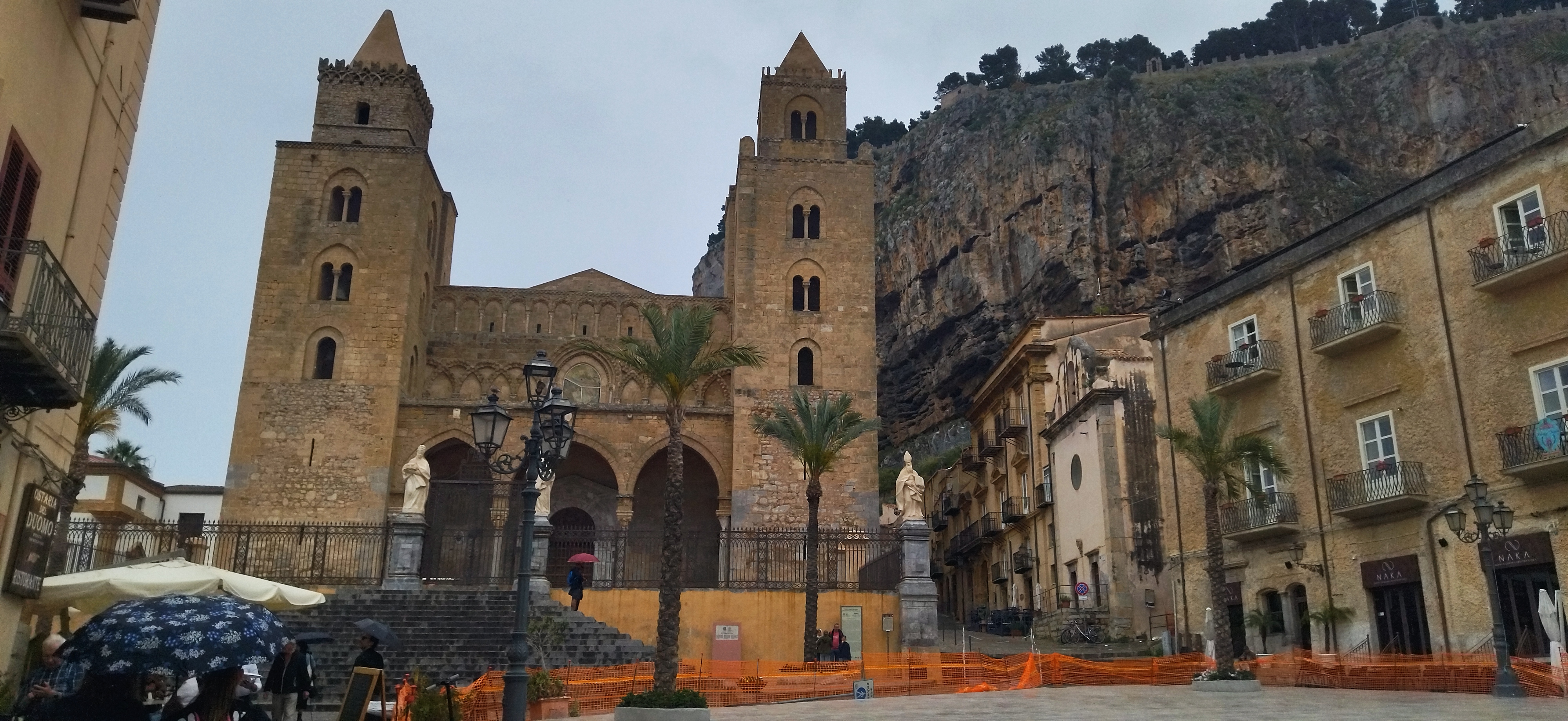 Tra oro  e azzurro, ecco la Cattedrale di Cefalù. Patrimonio Unesco