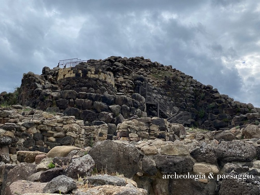 Sardegna archeologica; l'altra faccia dell'isola. Scopriamo  Nuraghi, pozzi sacri e tombe dei giganti 