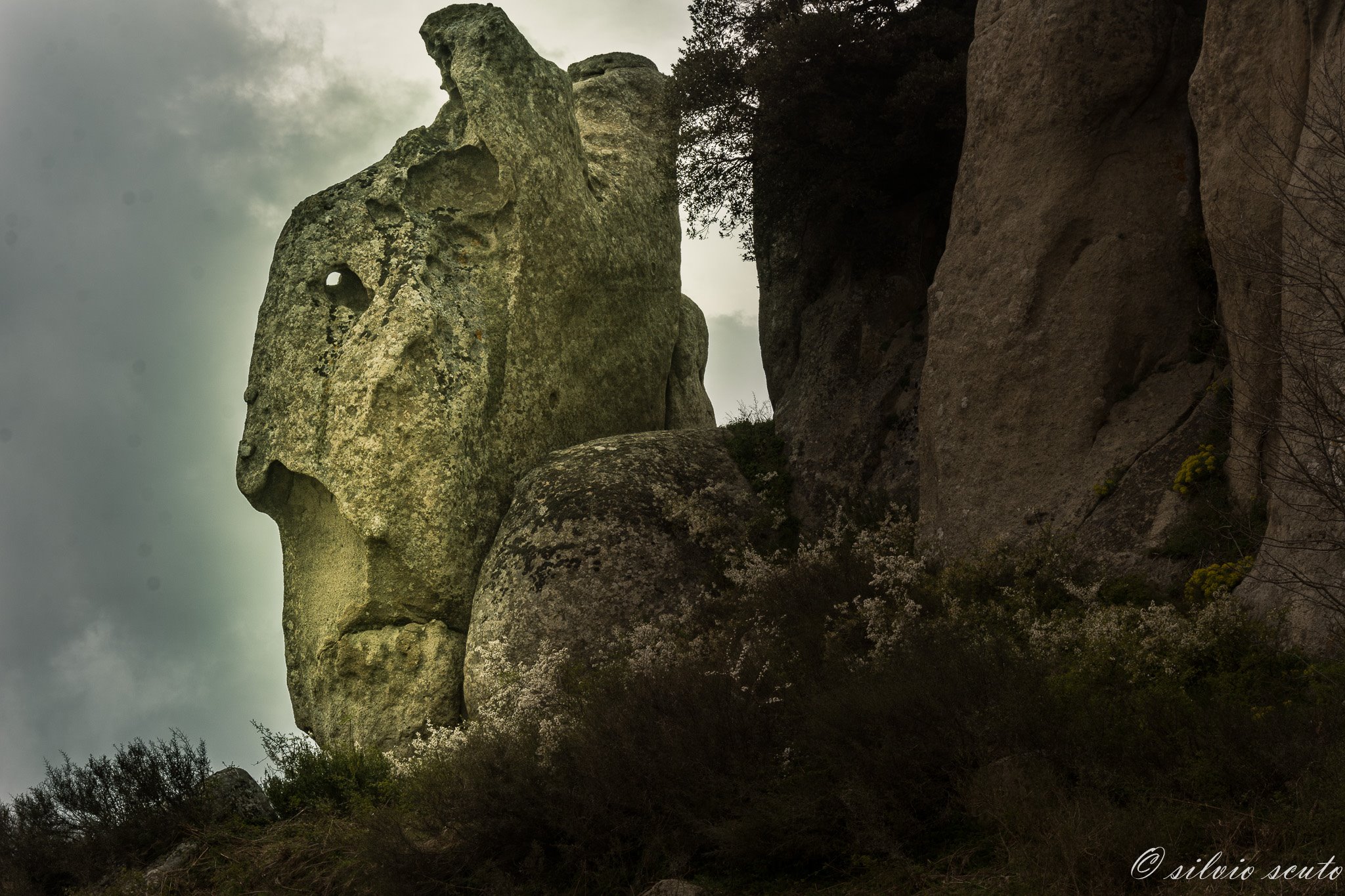 Sito eneolitico di Argimusco: megaliti in Sicilia