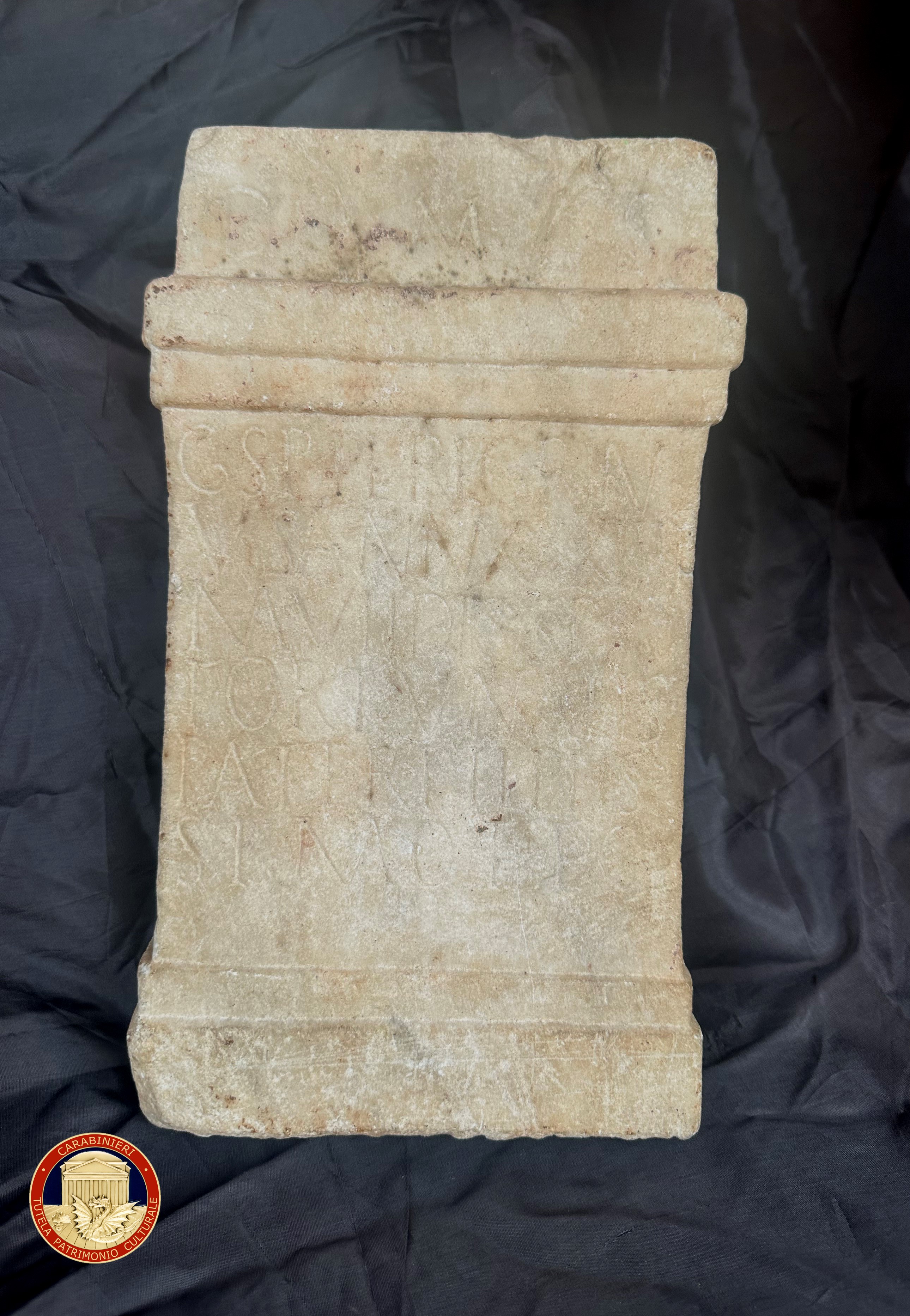 Restituita  alla Spagna una stele funeraria dall'area archeologica di Merida