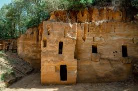 Oltre la morte: La Necropoli delle Grotte a Populonia